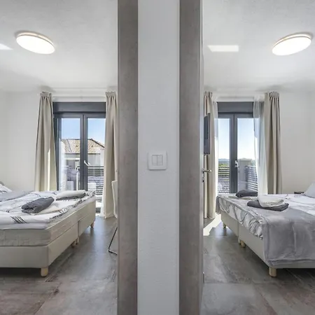 Villa Dalmatinac I Dalmatinka With Heated Pool