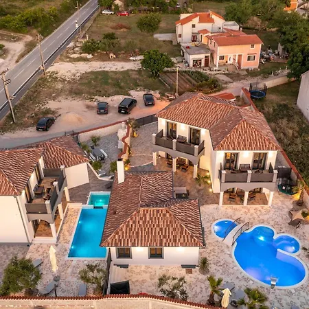 Villa Dalmatinac I Dalmatinka With Heated Pool