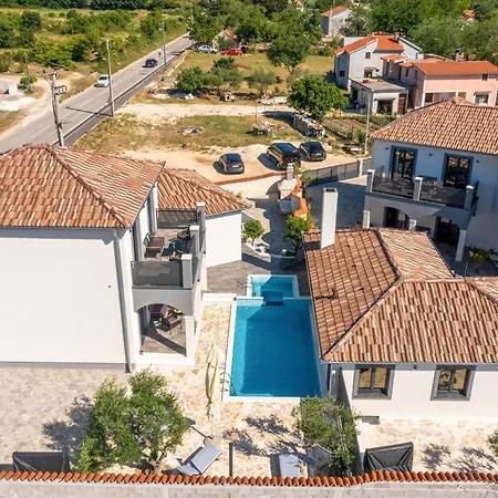 Villa Dalmatinac I Dalmatinka With Heated Pool