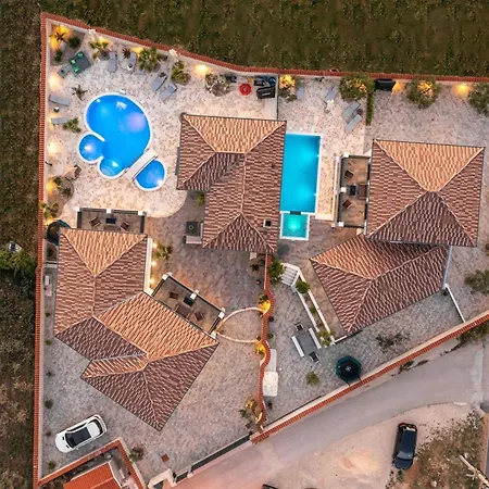 Dalmatinac I Dalmatinka With Heated Pool