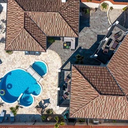Villa Dalmatinac I Dalmatinka With Heated Pool *