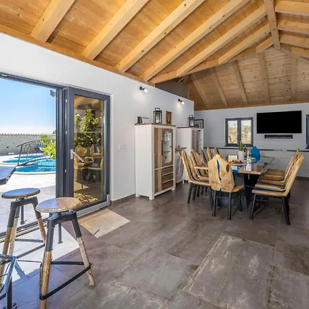 Villa Dalmatinac I Dalmatinka With Heated Pool