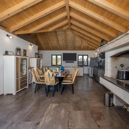 Dalmatinac I Dalmatinka With Heated Pool Villa *