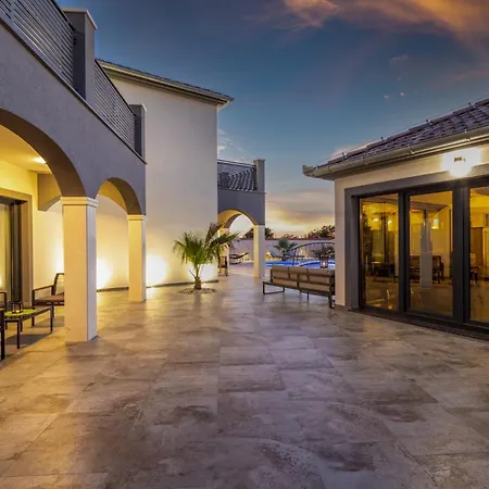 Villa Dalmatinac I Dalmatinka With Heated Pool *