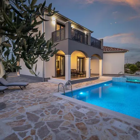 Villa Dalmatinac I Dalmatinka With Heated Pool